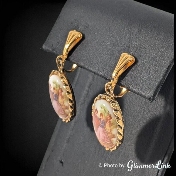 VTG Oval Porcelain Fragonard Courting Couple Cameo Gold Tone Clip On Earrings - Picture 4 of 8